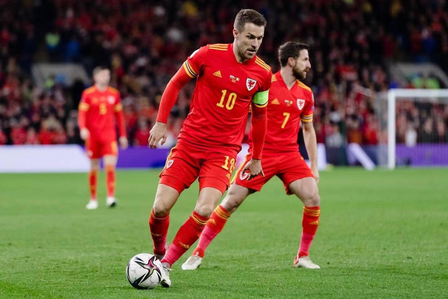 NG体育-包含德布劳内巅峰对决，詹姆斯与70激战巴黎圣日耳曼分钟，战术调整胜负难料！的词条