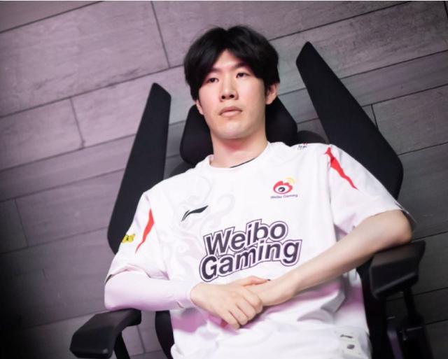 南宫体育-TheShy回归赛场，比分优势明显首场状态亮眼，FPX观众沸腾！的简单介绍